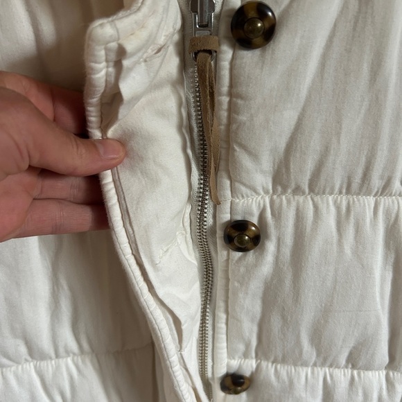 Xirena Ivory Vine Reversible Hunter Puffer Vest - Picture 6 of 12